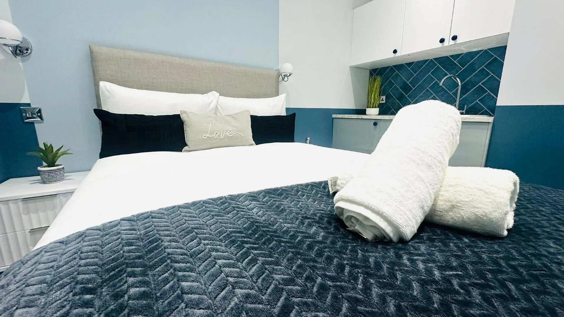 London Holly B Mini Studios Great Location For Tourist!!! Guest house