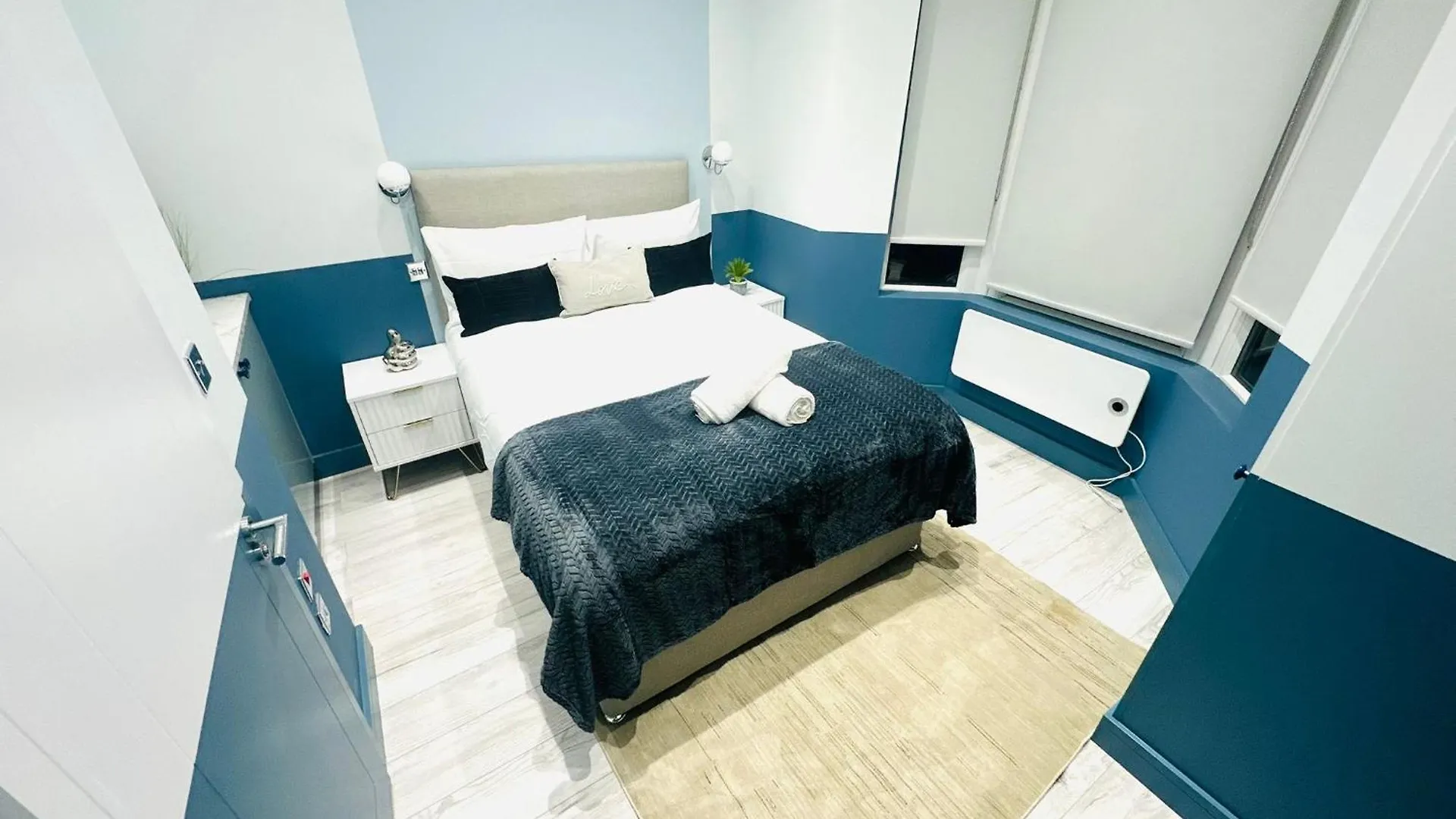 London Holly B Mini Studios Great Location For Tourist!!!