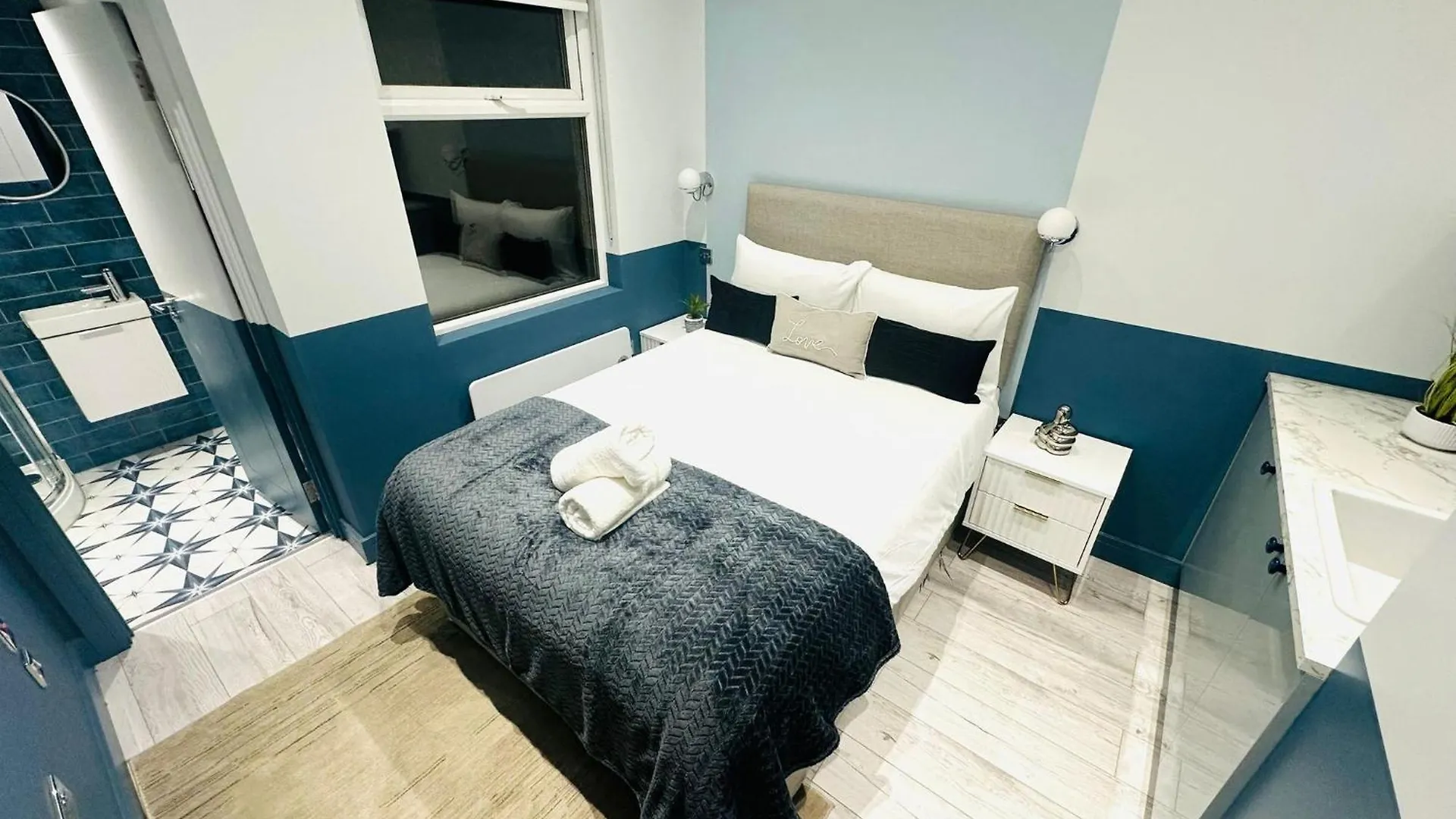 London Holly B Mini Studios Great Location For Tourist!!!