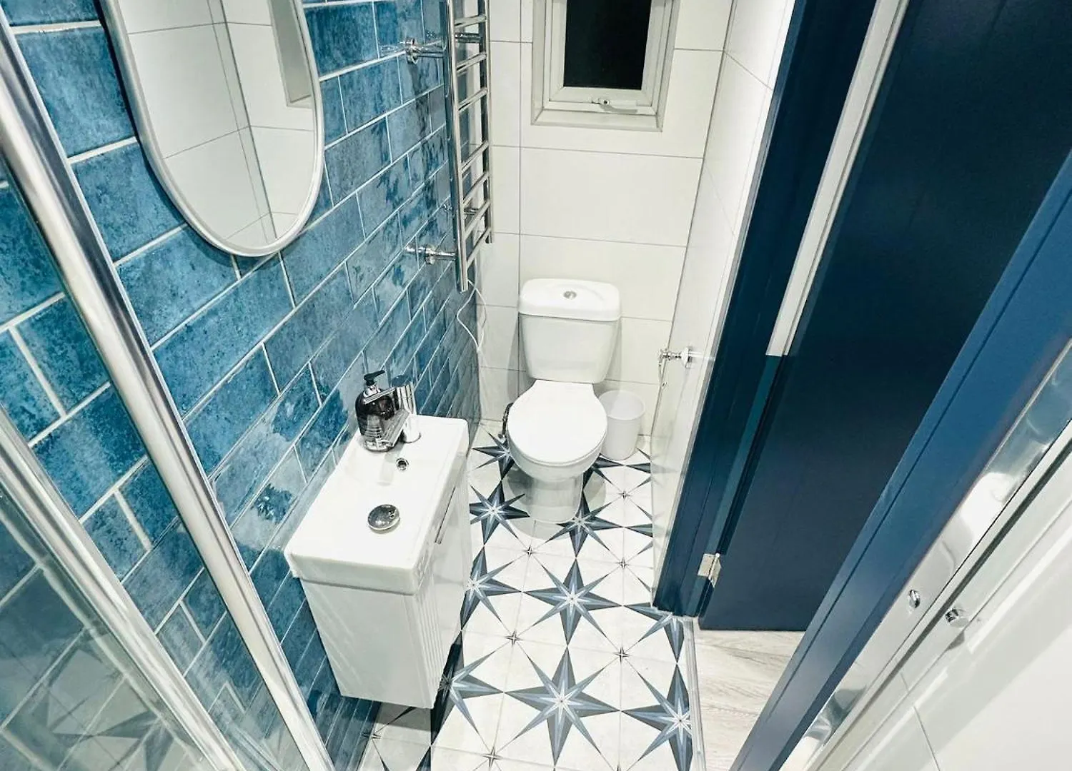 Guest house London Holly B Mini Studios Great Location For Tourist!!! United Kingdom
