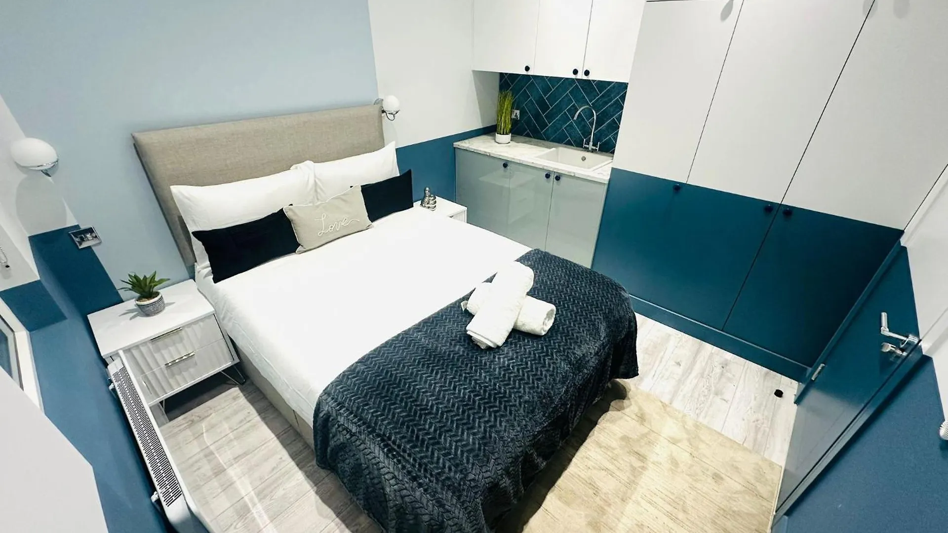 London Holly B Mini Studios Great Location For Tourist!!!
